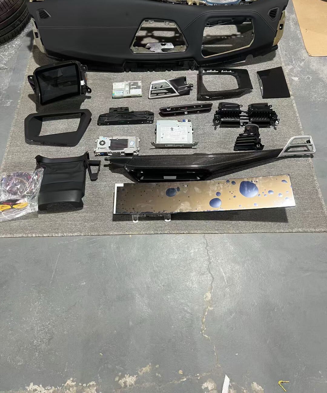 BMW ID7 Upgrade to ID8 Large-Screen Retrofit Kit—Compatible with X5M/X6M/X7M/3 Series G28