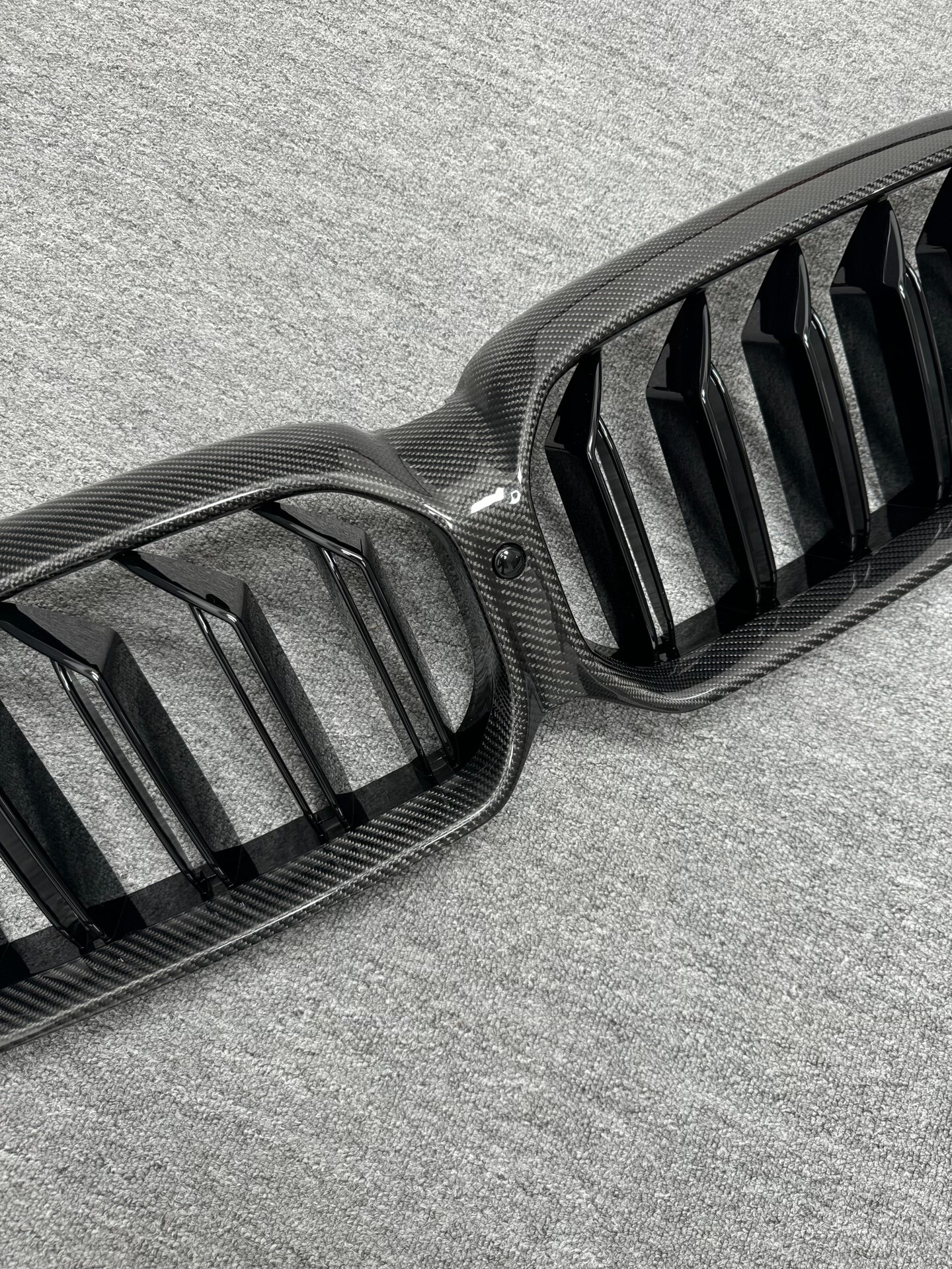 21-23 BMW 5 Series G30/G38 M5 Dual-Line Carbon Fiber Front Grille Modification Kit