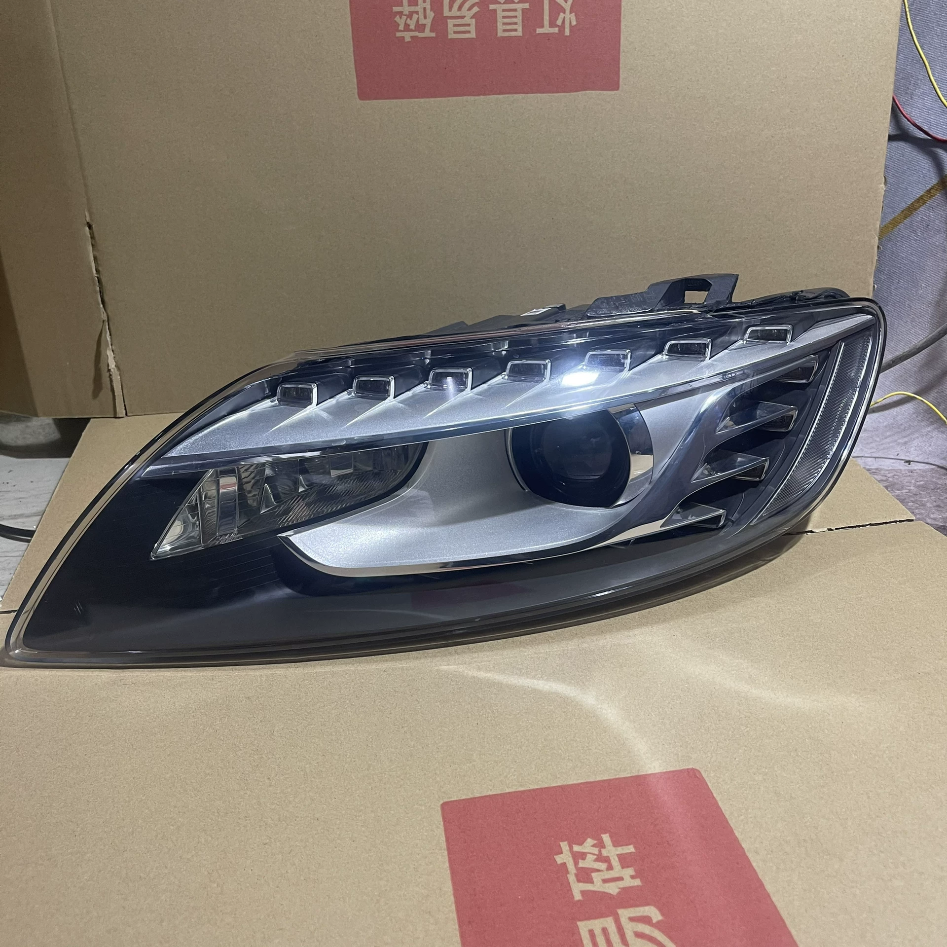 Suitable for 07/08 Audi Q7 upgrade to 14/15 new headlight assembly Audi Q7 front headlight modification—used car parts Old-model Q7 to new-model LED headlight assembly retrofit