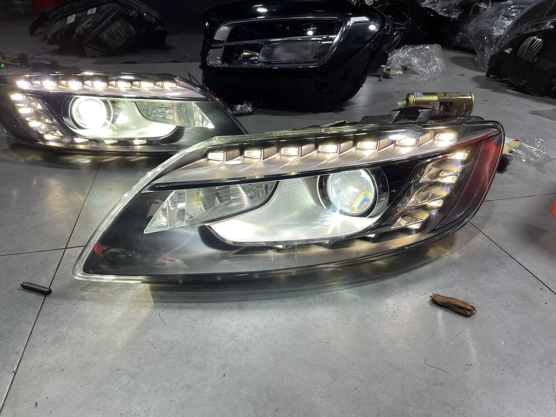 Suitable for 07/08 Audi Q7 upgrade to 14/15 new headlight assembly Audi Q7 front headlight modification—used car parts Old-model Q7 to new-model LED headlight assembly retrofit