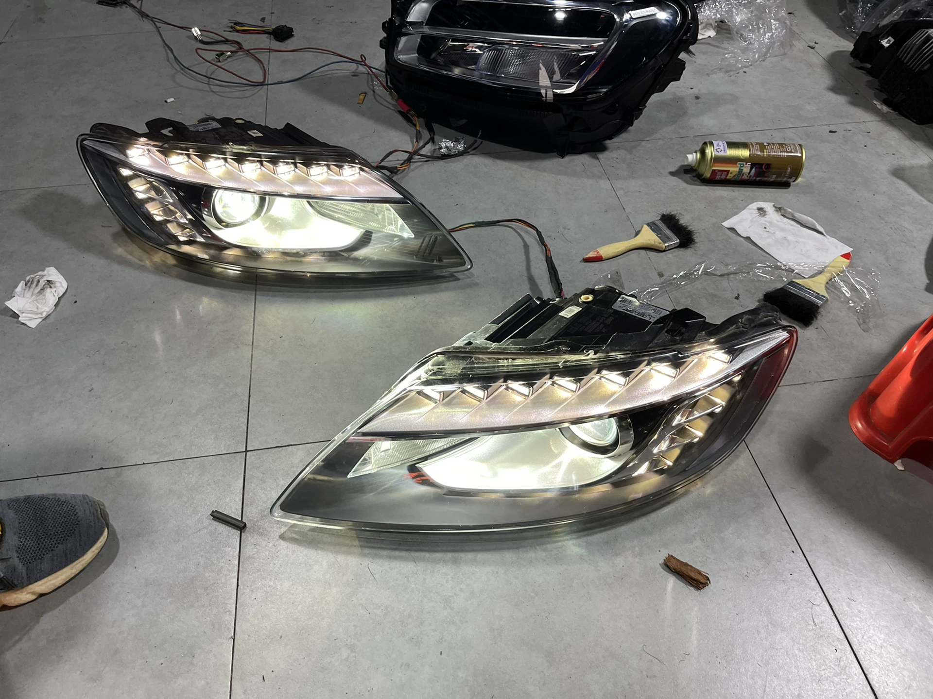 Suitable for 07/08 Audi Q7 upgrade to 14/15 new headlight assembly Audi Q7 front headlight modification—used car parts Old-model Q7 to new-model LED headlight assembly retrofit