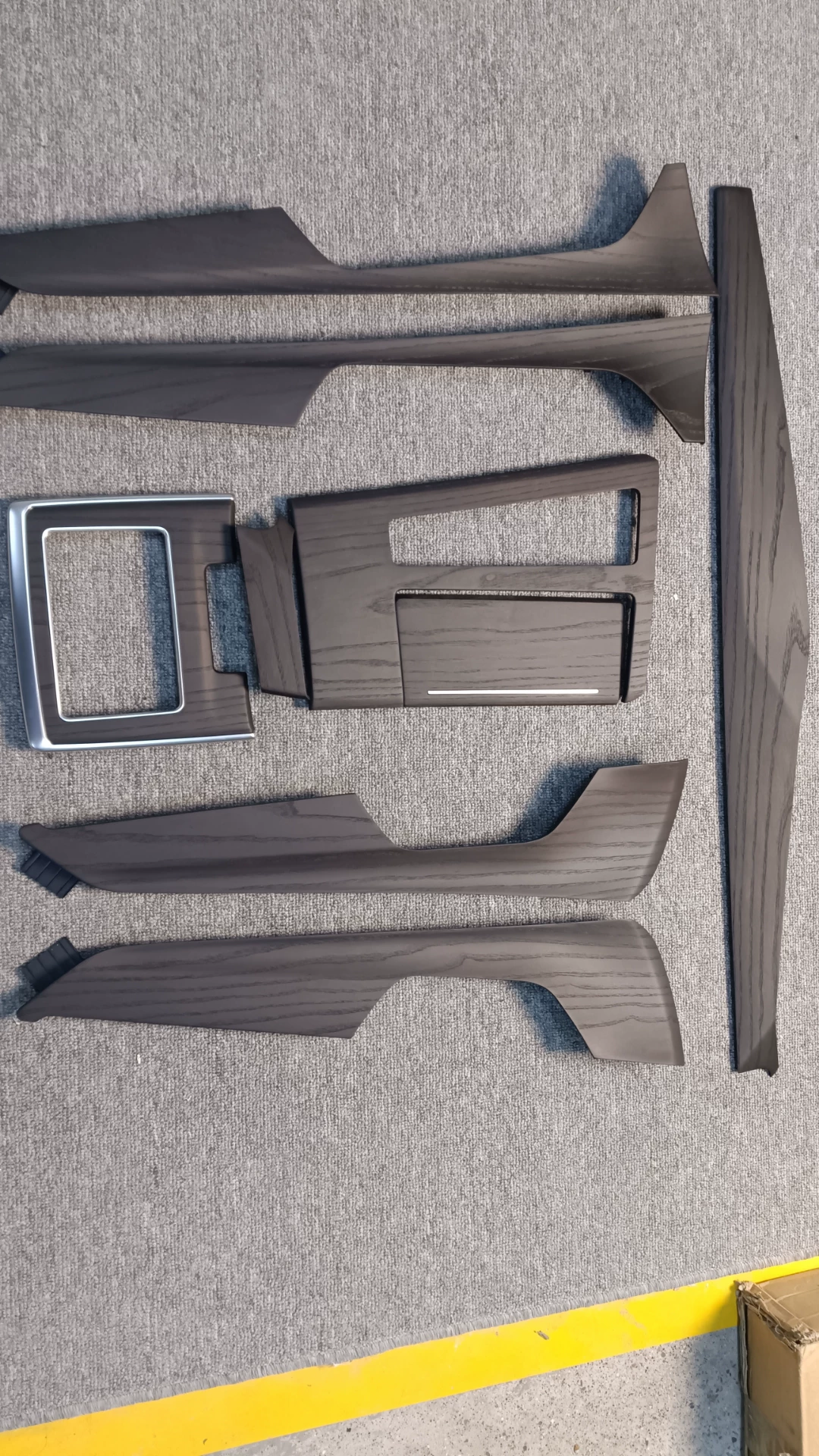 Kit de Modificação para Interior em Madeira de Cedro para Audi A6L C8 Conjunto de 9 Peças para Atualização com Revestimento de Madeira Maciça para Modelos 18-23 Placa Decorativ