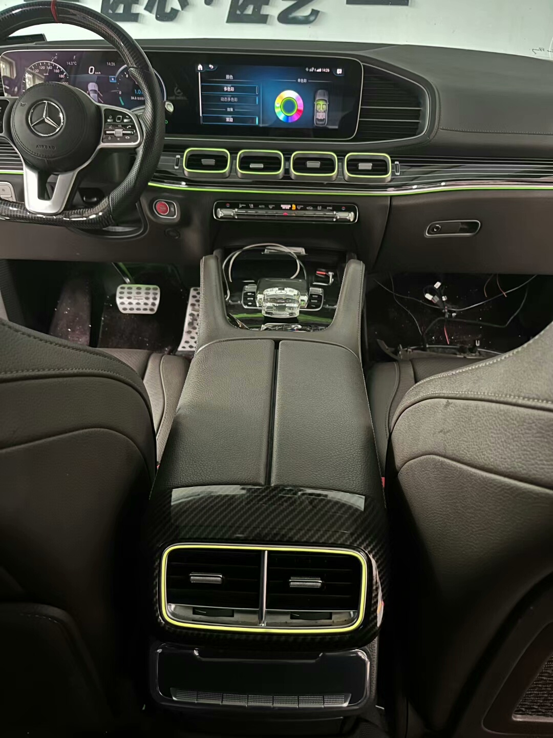 Mercedes-Benz—Dedicated Illuminated Air Vents for GLE and GLS Models; Upgraded Ambient Lighting for Front and Rear Rows