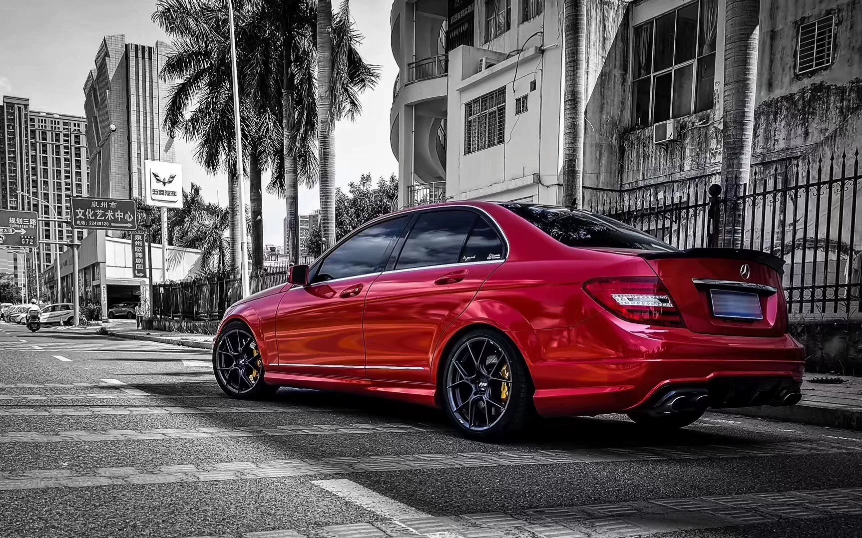 Mercedes-BenzW204 Kit de para-choques dianteiro, saias laterais e para-choques traseiro para C63 AMG com retoque Com pequena aba dianteira anticolisão e bolhas; alta qualidade e en