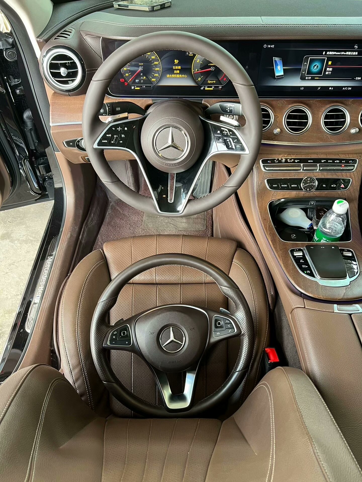 Brand-new Mercedes-Benz butterfly steering wheel Specifically designed for 10th to 24th generation Mercedes-Benz E-Class models, including the E200 and E300L upgrades.