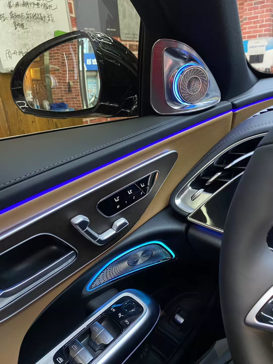 Mercedes-Benz Classe EW214 Alto-falante de alta frequência giratório 4D Atualização do sistema de som de Berlim Modificação dos alto-falantes de alta frequência nas portas dian
