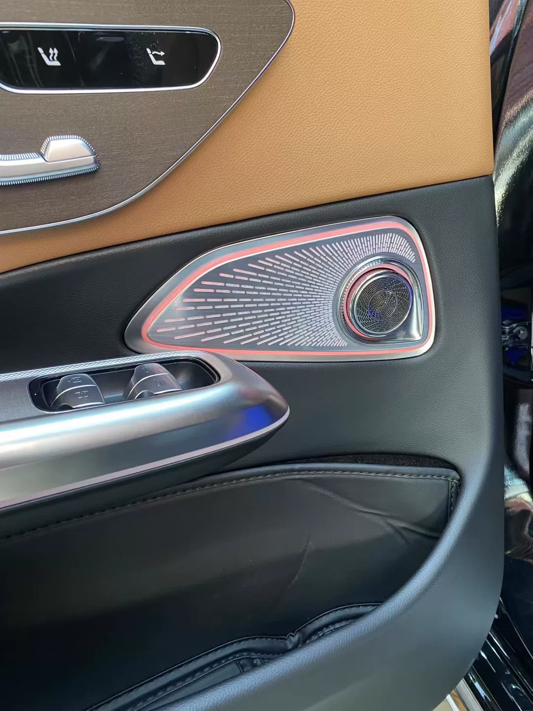 Mercedes-Benz Classe EW214 Alto-falante de alta frequência giratório 4D Atualização do sistema de som de Berlim Modificação dos alto-falantes de alta frequência nas portas dian