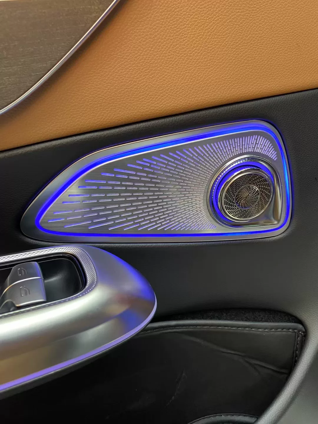 Mercedes-Benz Classe EW214 Alto-falante de alta frequência giratório 4D Atualização do sistema de som de Berlim Modificação dos alto-falantes de alta frequência nas portas dian