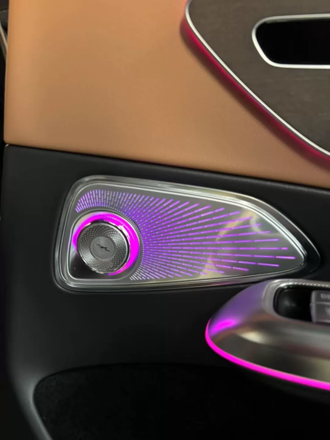 Mercedes-Benz Classe EW214 Alto-falante de alta frequência giratório 4D Atualização do sistema de som de Berlim Modificação dos alto-falantes de alta frequência nas portas dian
