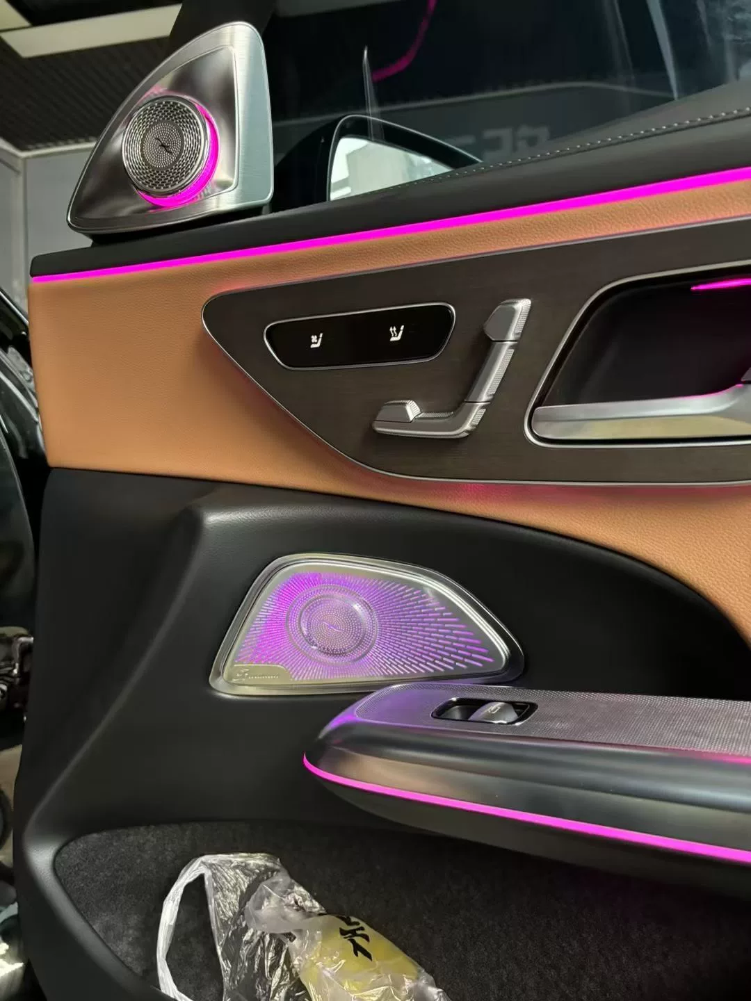 Mercedes-Benz Classe EW214 Alto-falante de alta frequência giratório 4D Atualização do sistema de som de Berlim Modificação dos alto-falantes de alta frequência nas portas dian