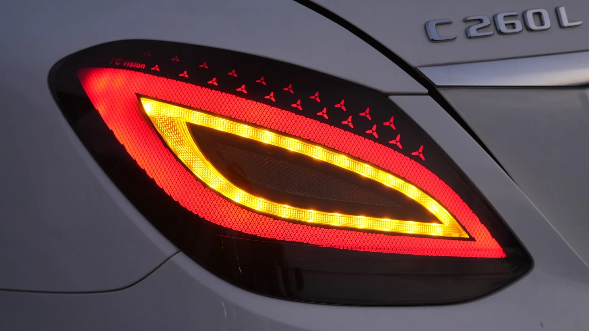 Mercedes-Benz Classe CW205 (2015–2021) Conjunto de Luzes Traseiras LED Modelo Modificado Olho do Diabo