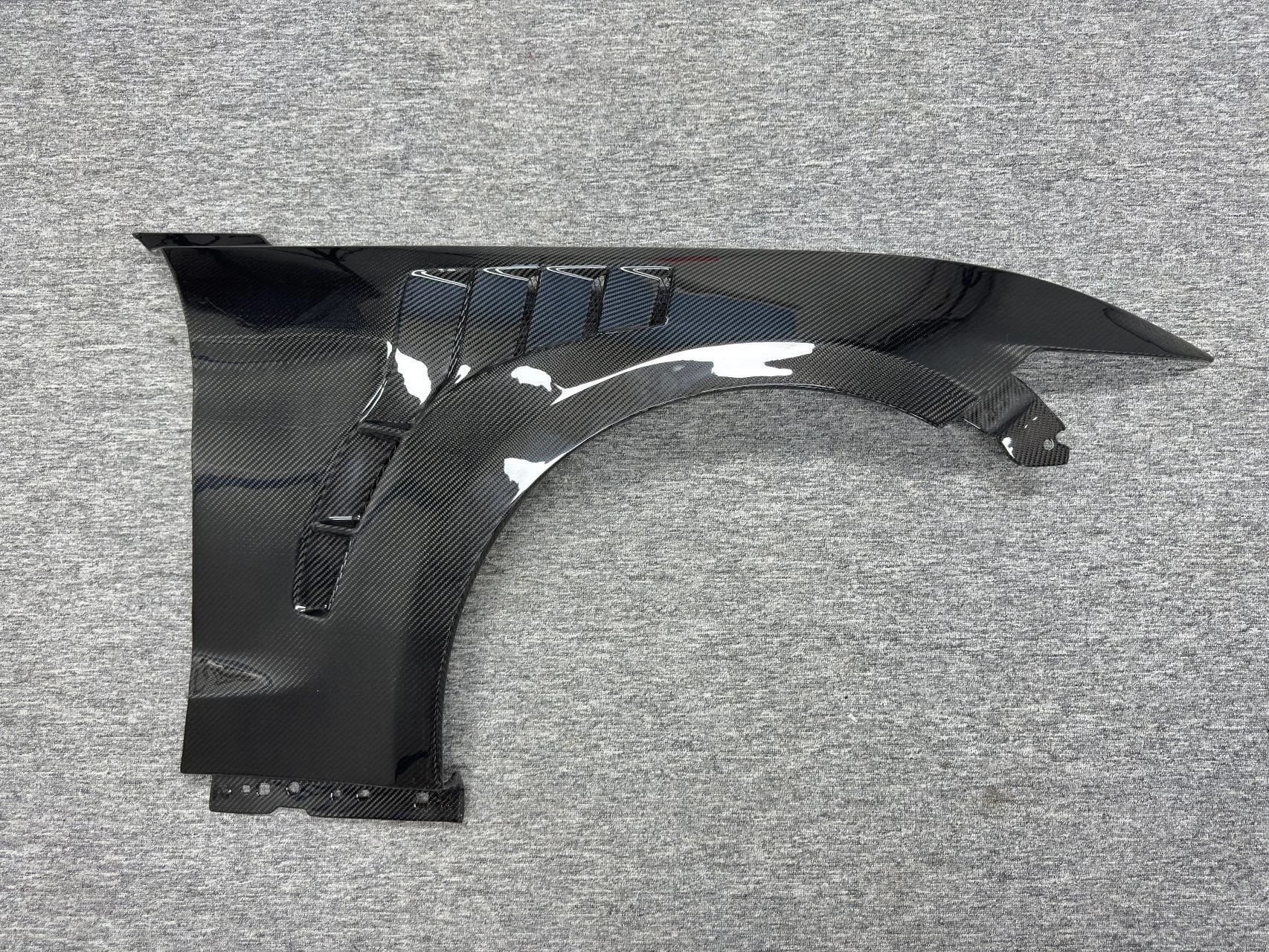 Alerones de guardabarros de fibra de carbono secos para Ford Mustang (par, ajuste OEM)