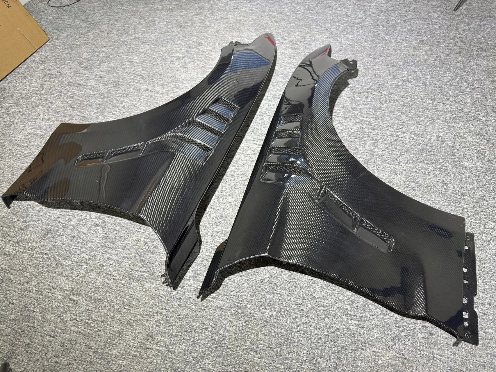 Alerones de guardabarros de fibra de carbono secos para Ford Mustang (par, ajuste OEM)
