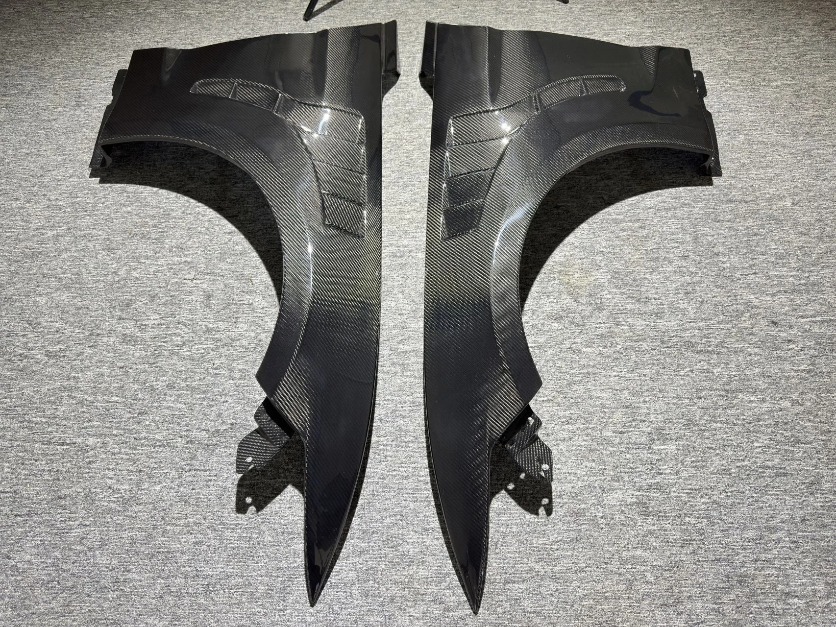 Alerones de guardabarros de fibra de carbono secos para Ford Mustang (par, ajuste OEM)