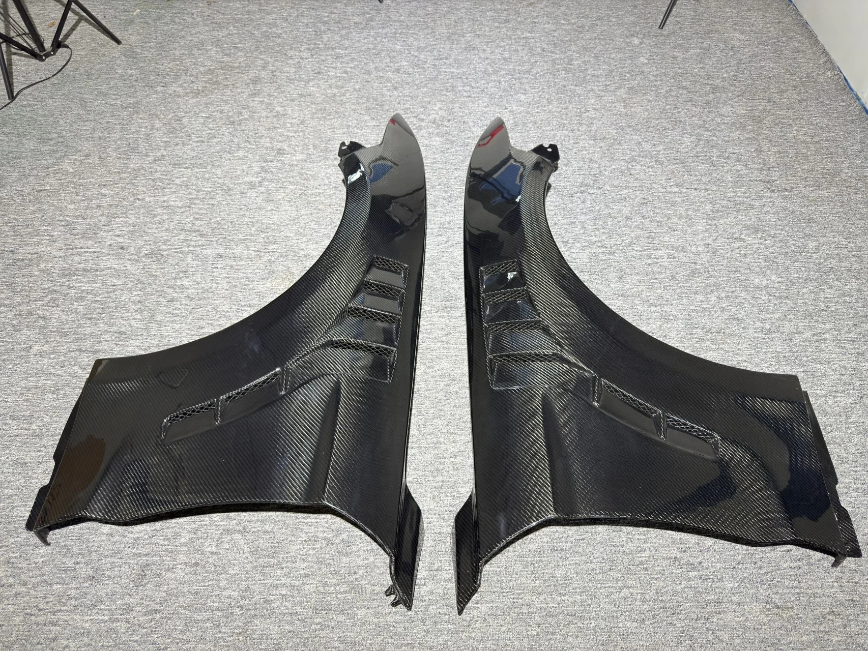 Alerones de guardabarros de fibra de carbono secos para Ford Mustang (par, ajuste OEM)