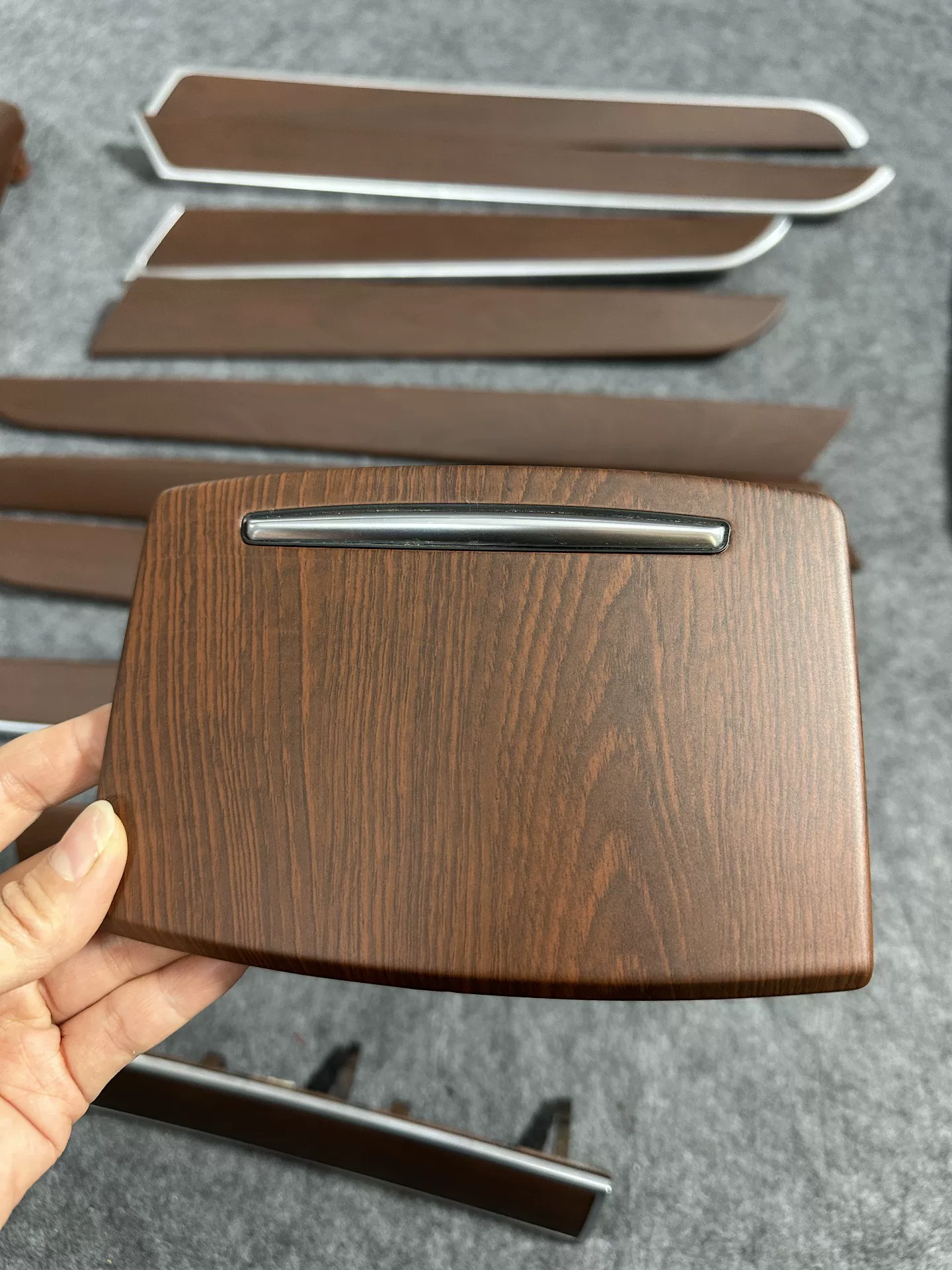 Kit de acabamento interno em madeira genuína e volante para Audi A6L – Revestimento em madeira cinza e folheado de nogueira, atualização personalizada