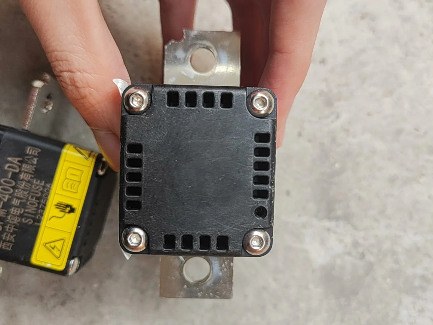 Zhongrong SFM-400-DA Smart External-Trigger Fuse for EV Battery Packs