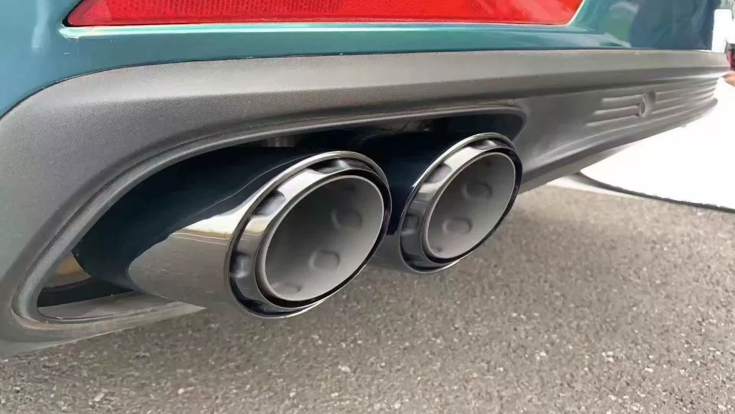 Porsche Cayenne 2018–2025 Four-Outlet Three-Tier Gloss Black Exhaust Tips