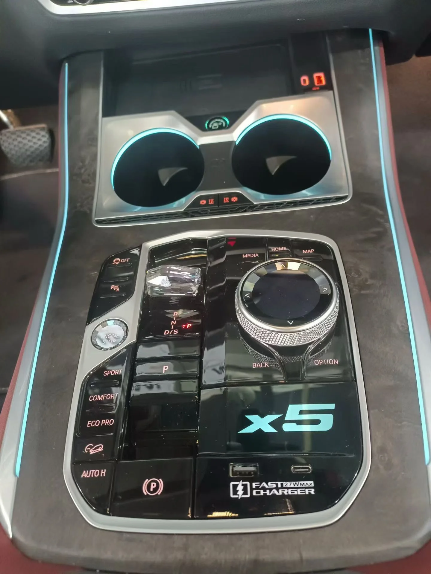 BMW X5 X5L Dual-Temp Cup Holder with USB-C Fast Charging, Ambient Lighting & Fragrance System