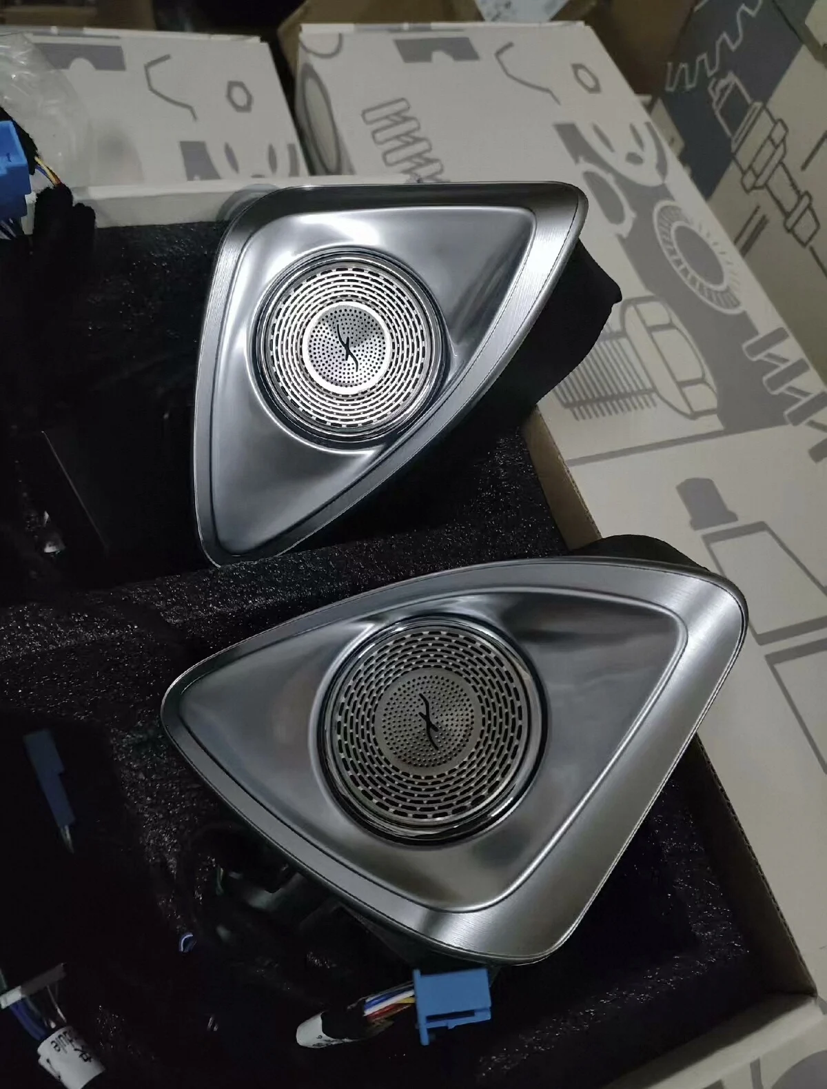 Mercedes-Benz 4D Floating Rotary Tweeter with Ambient Light Integration