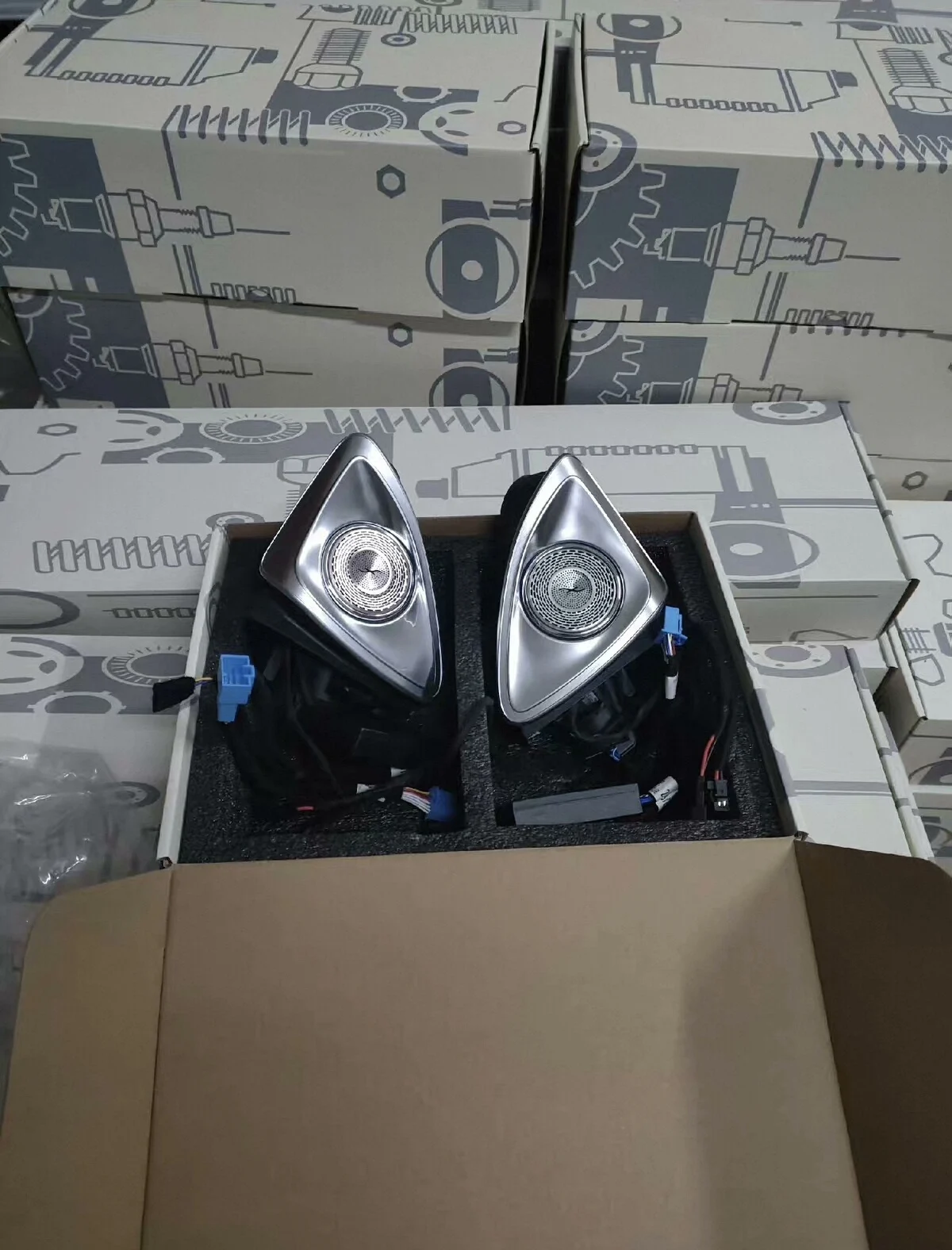 Mercedes-Benz 4D Floating Rotary Tweeter with Ambient Light Integration