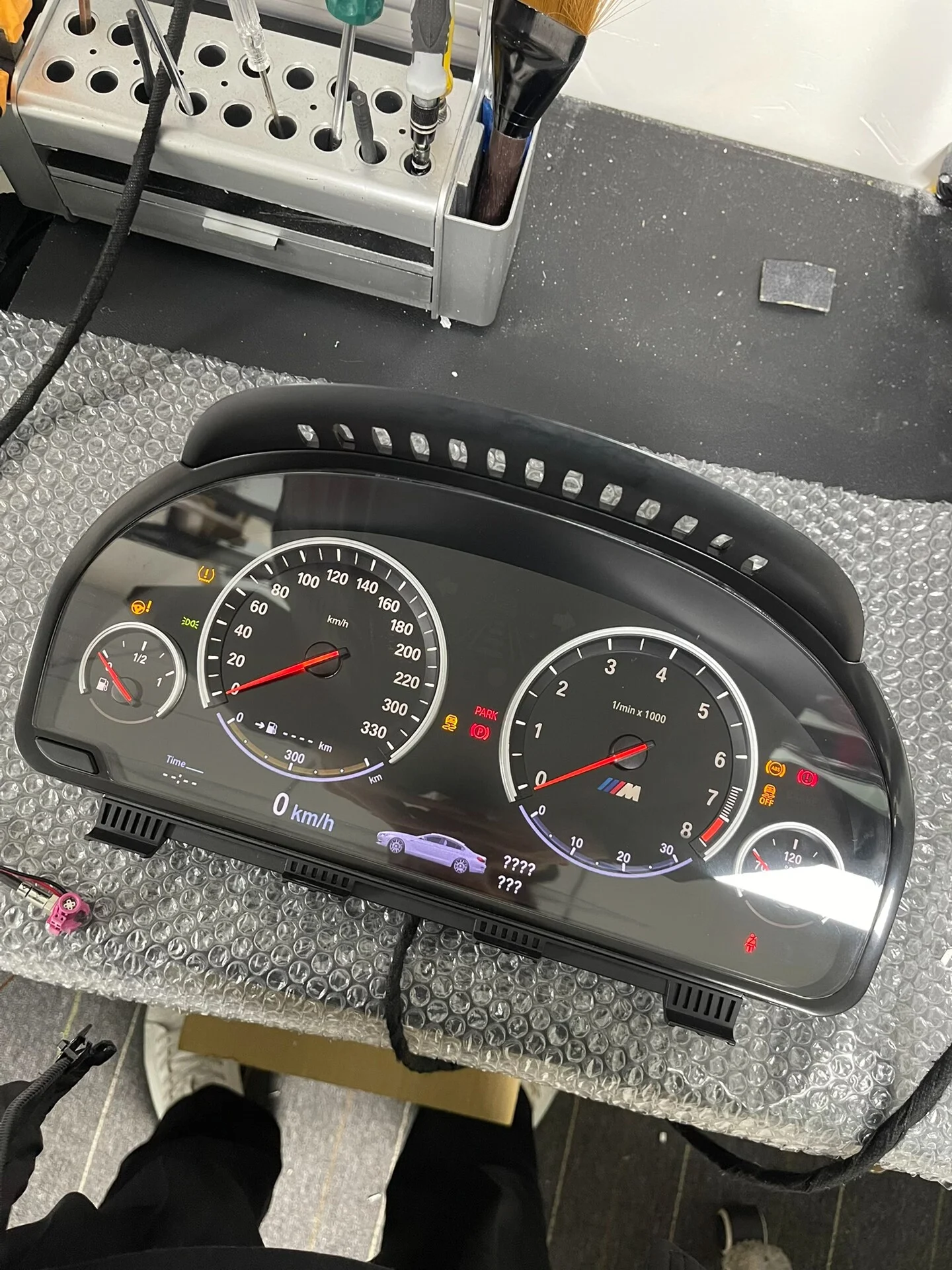 Original semi-digital instrument cluster in the style of the BMW M5