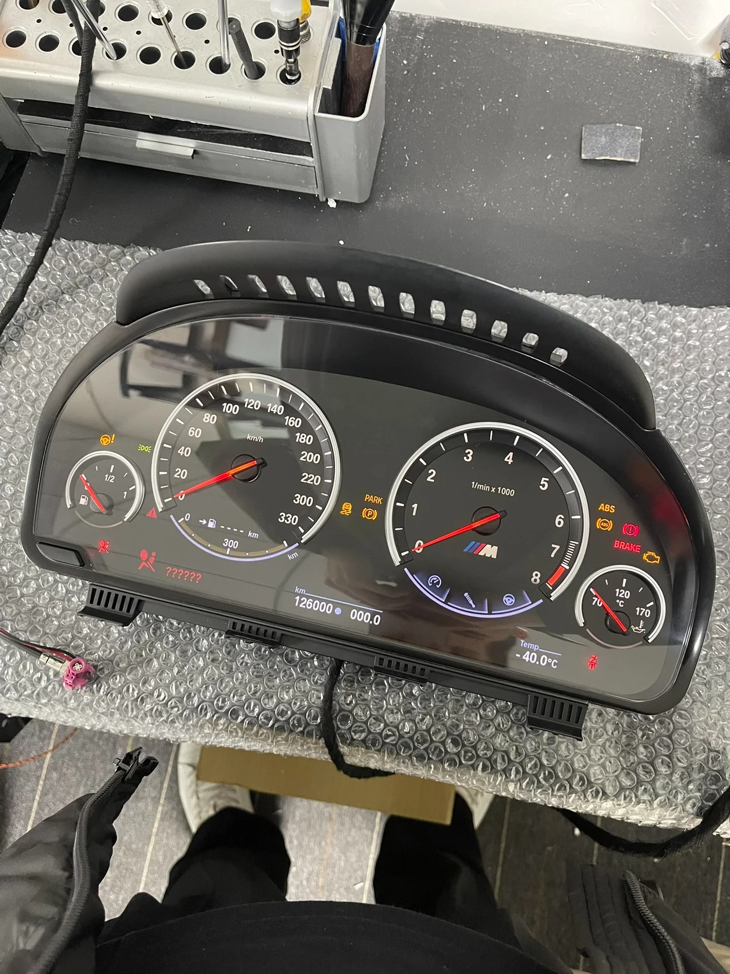 Original semi-digital instrument cluster in the style of the BMW M5