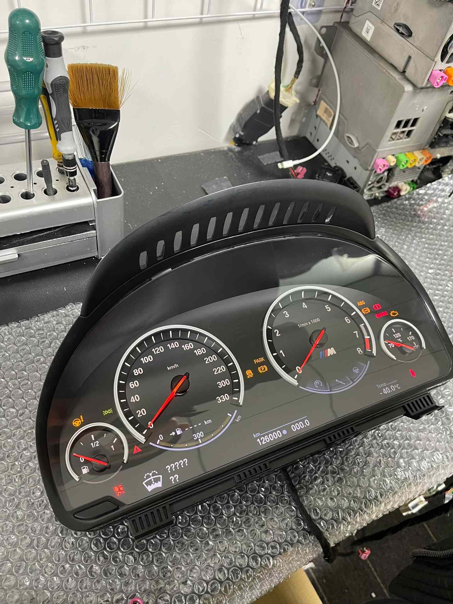 Original semi-digital instrument cluster in the style of the BMW M5