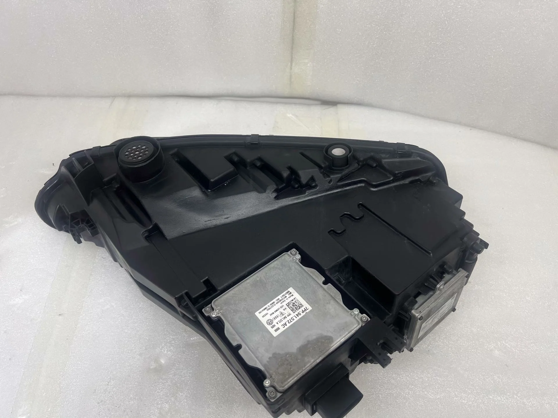 OEM Audi R8 LED Laser Headlight Assembly – Genuine High-Trim Replacement for 2006–2017 Models