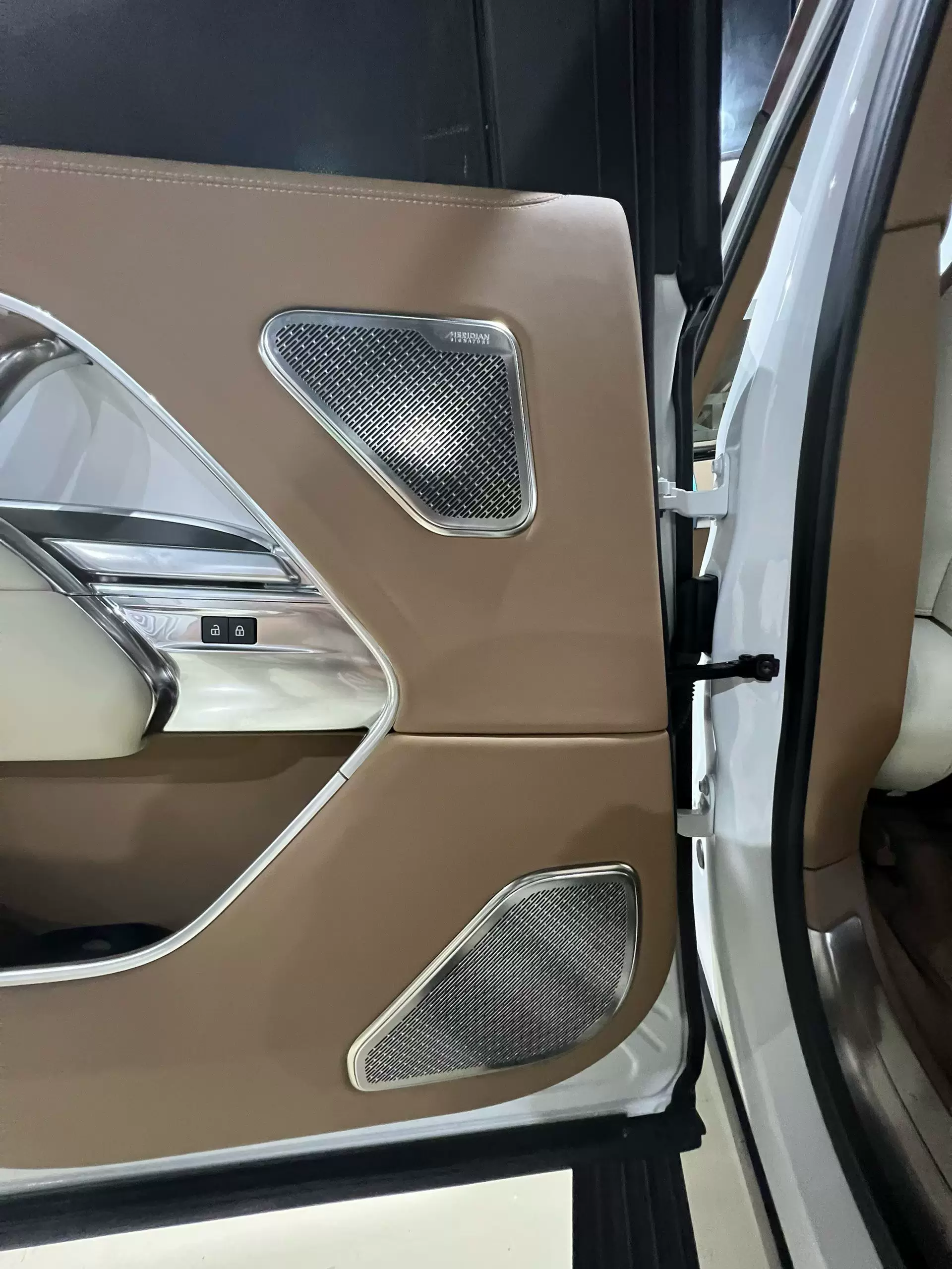 Land Rover Range Rover Autobiography Metal Illuminated Horn Grille