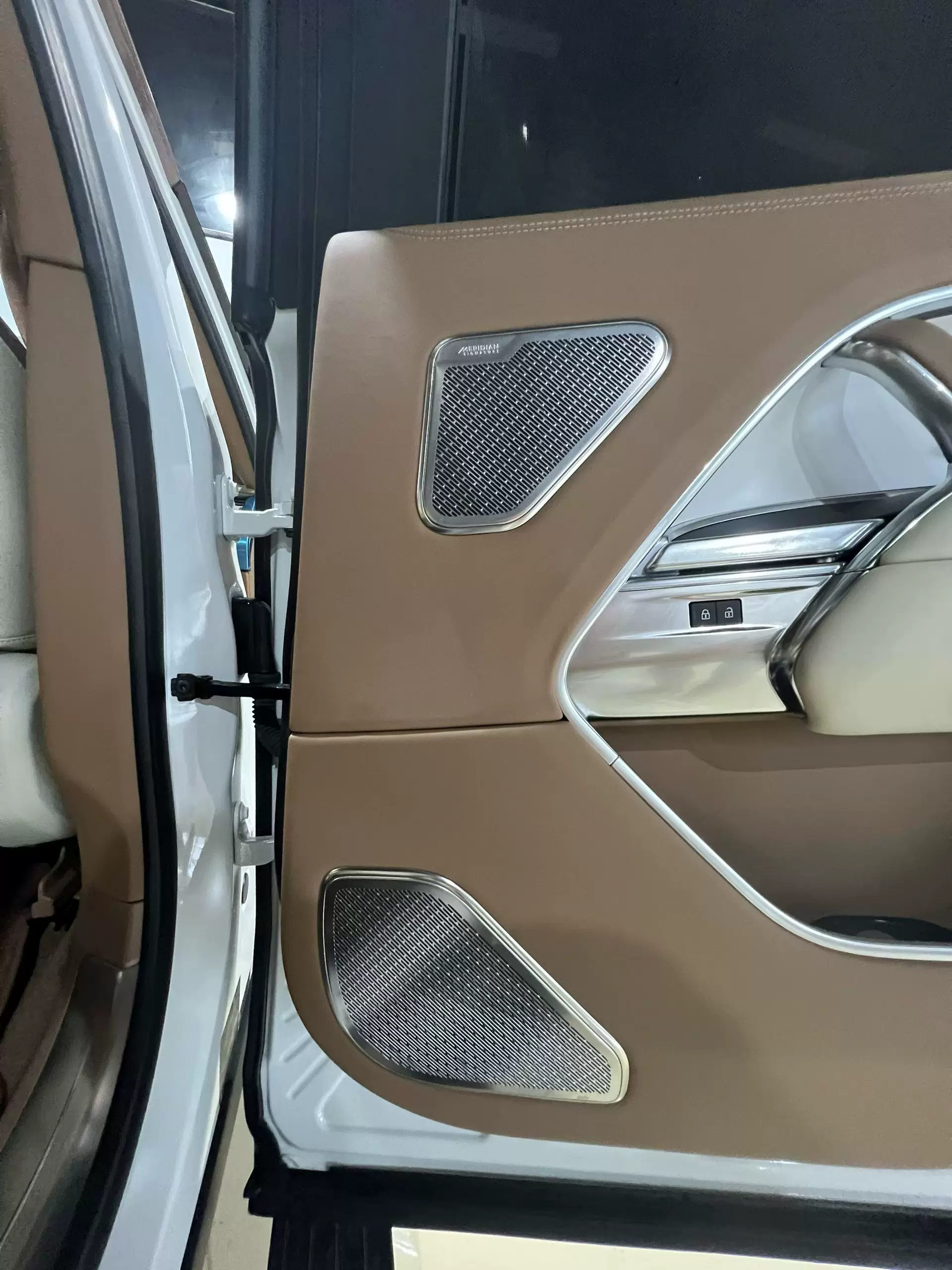 Land Rover Range Rover Autobiography Metal Illuminated Horn Grille