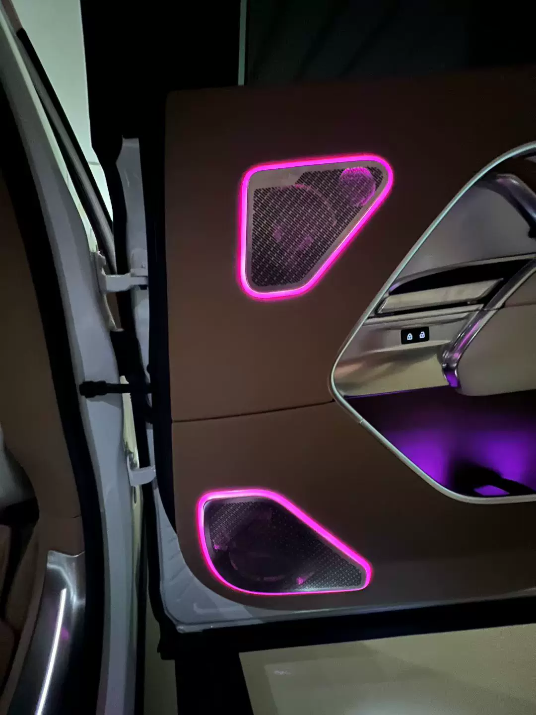 Land Rover Range Rover Autobiography Metal Illuminated Horn Grille