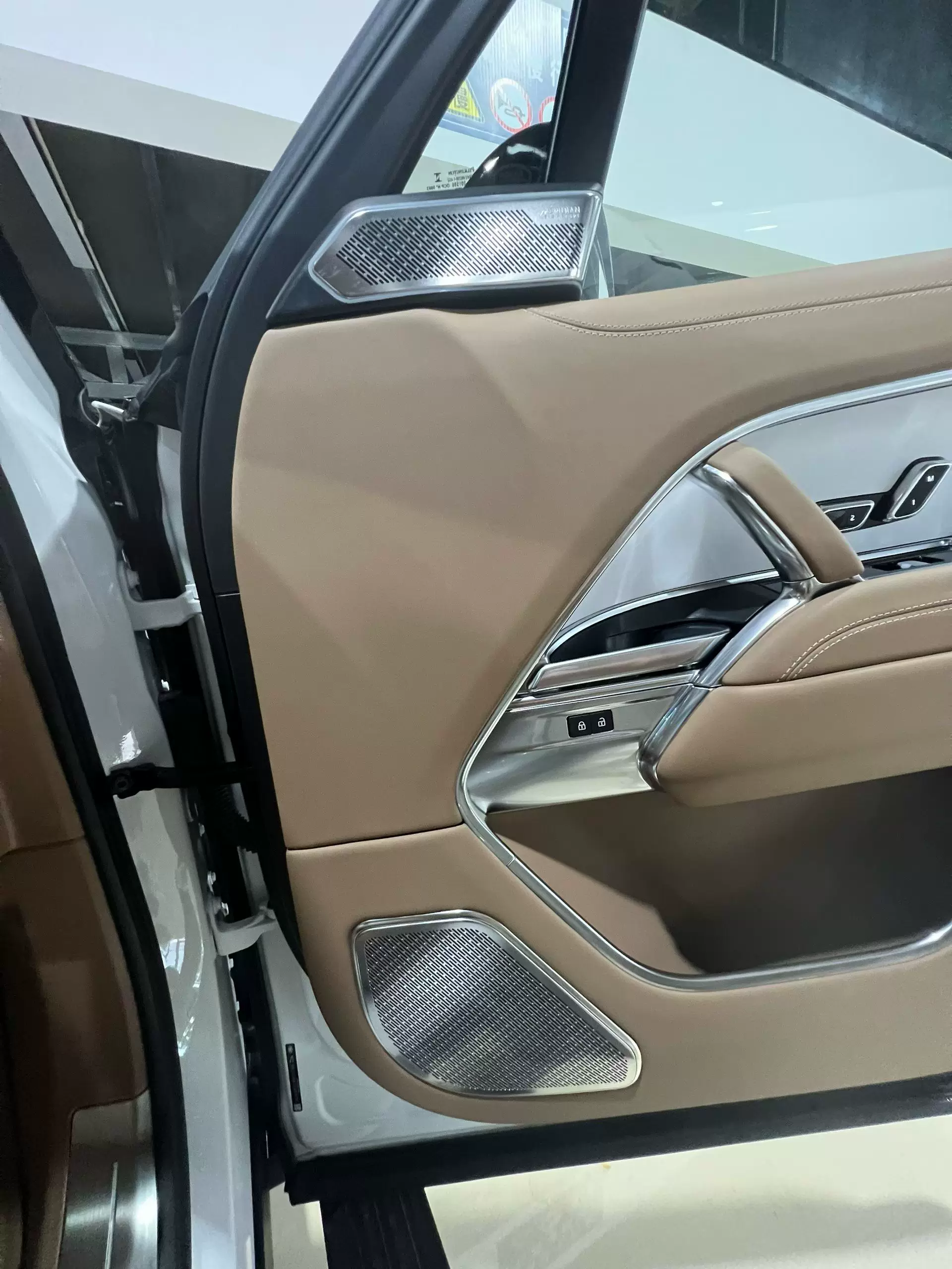 Land Rover Range Rover Autobiography Metal Illuminated Horn Grille