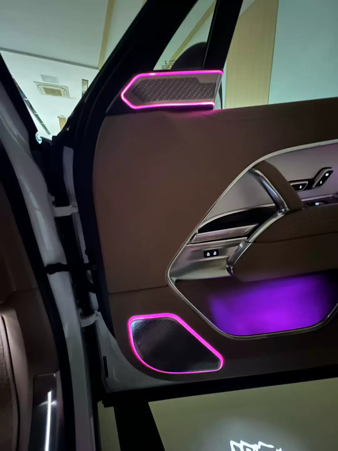 Land Rover Range Rover Autobiography Metal Illuminated Horn Grille