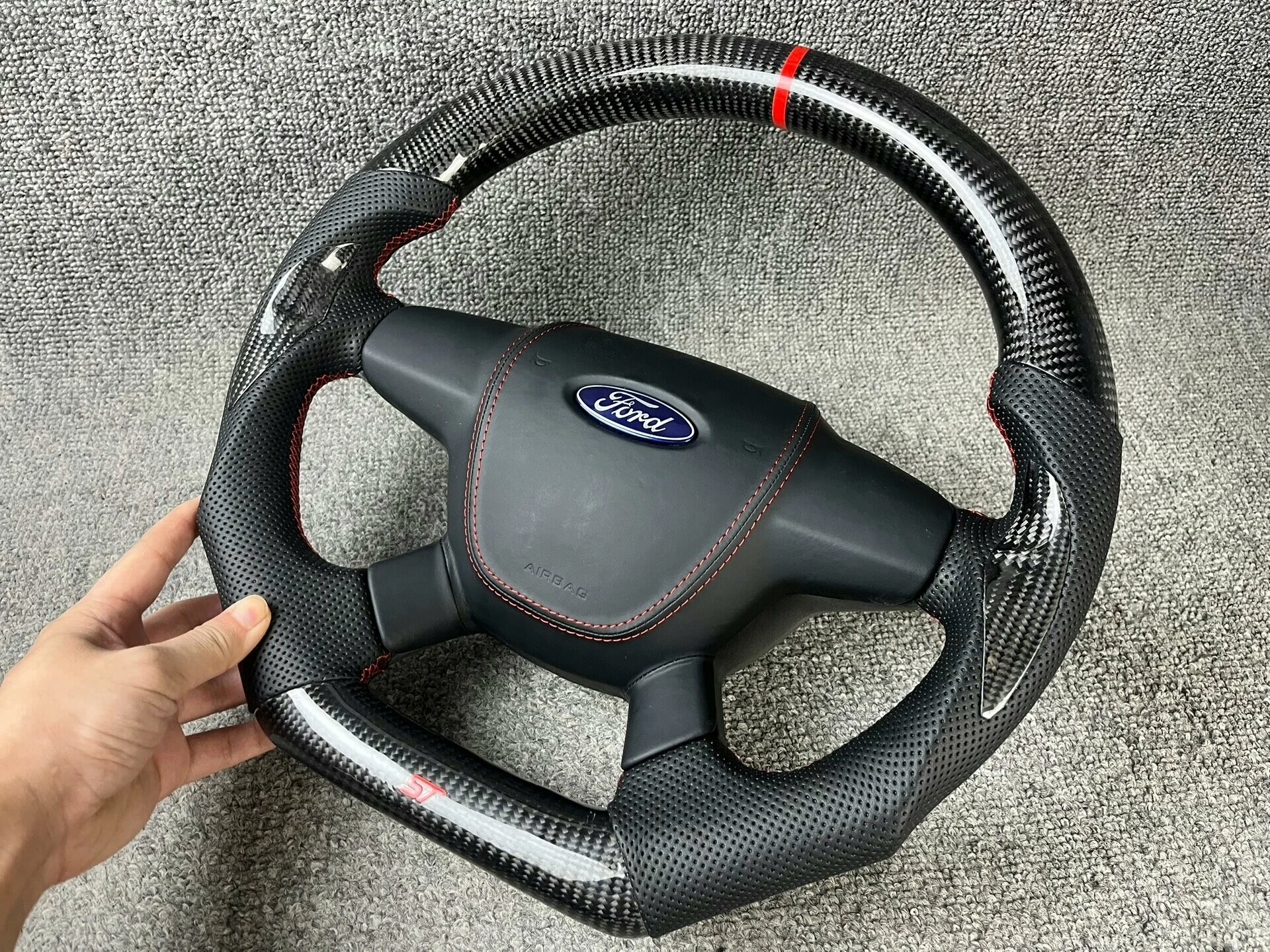 OEM-Style Carbon Fiber Steering Wheel for Ford Focus – Lightweight Sport Upgrade