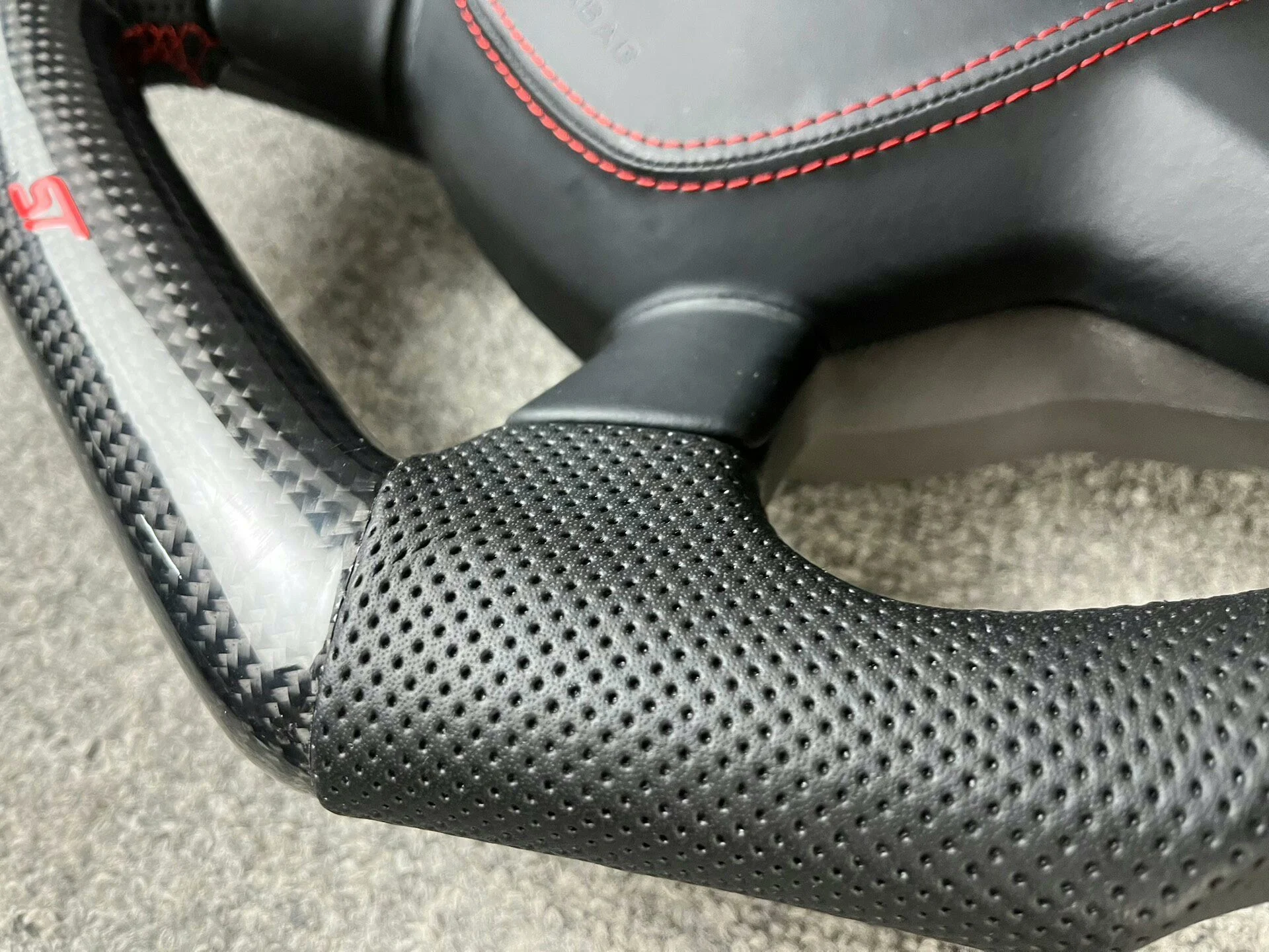 OEM-Style Carbon Fiber Steering Wheel for Ford Focus – Lightweight Sport Upgrade