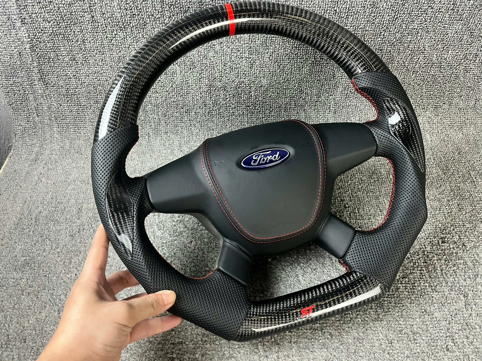 OEM-Style Carbon Fiber Steering Wheel for Ford Focus – Lightweight Sport Upgrade
