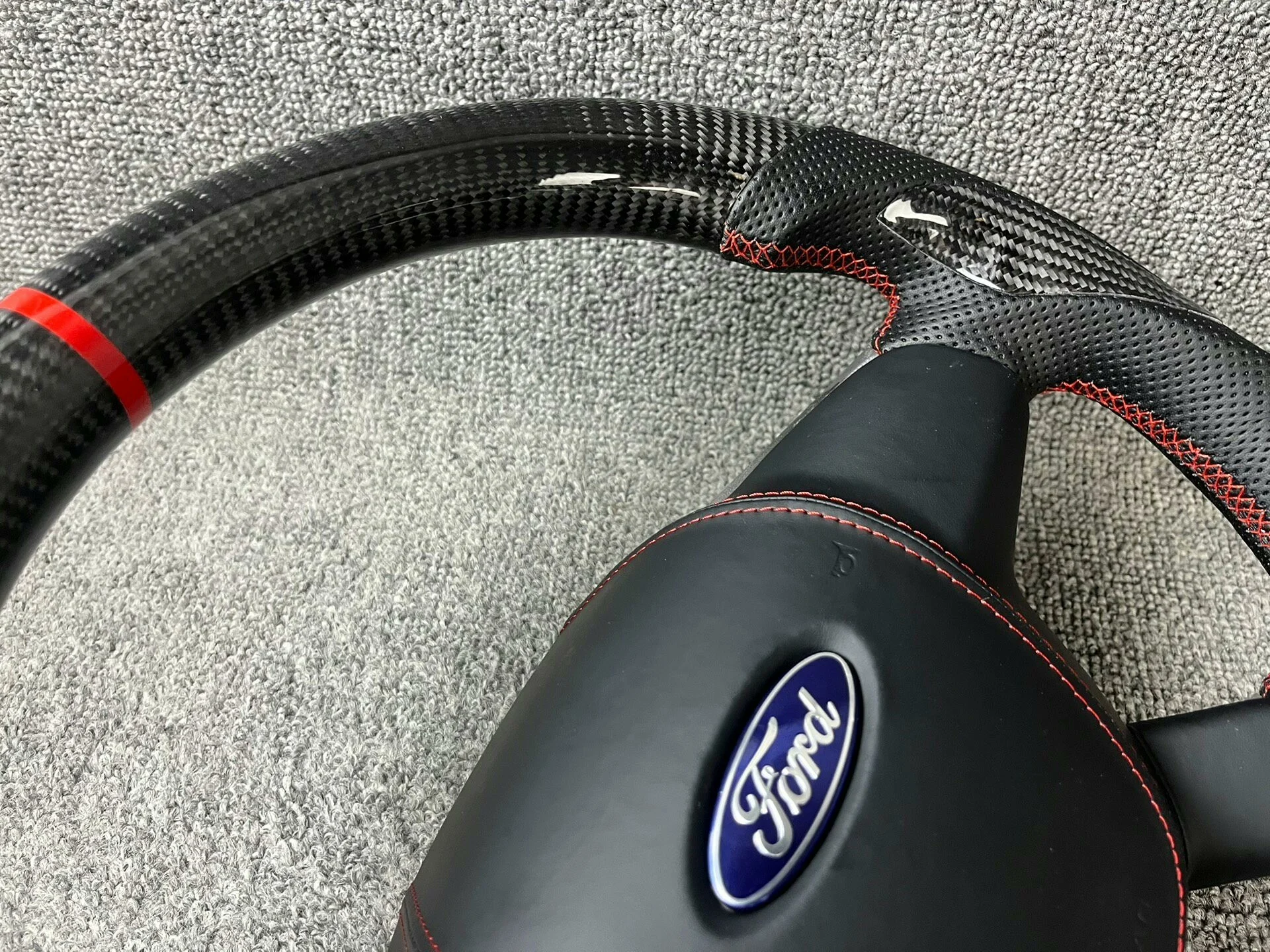 OEM-Style Carbon Fiber Steering Wheel for Ford Focus – Lightweight Sport Upgrade