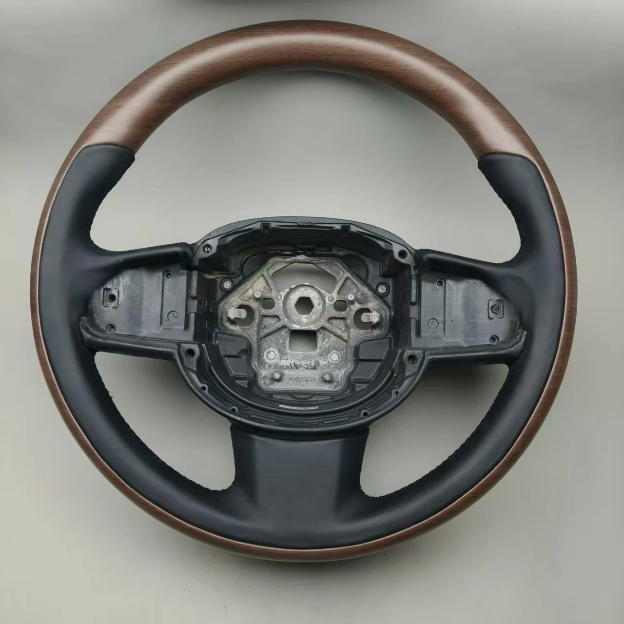 Volante genuíno da Volvo com acabamento em madeira para XC90, XC60 e S90 – Base OEM de alta qualidade, com padrão de madeira e couro personalizáveis
