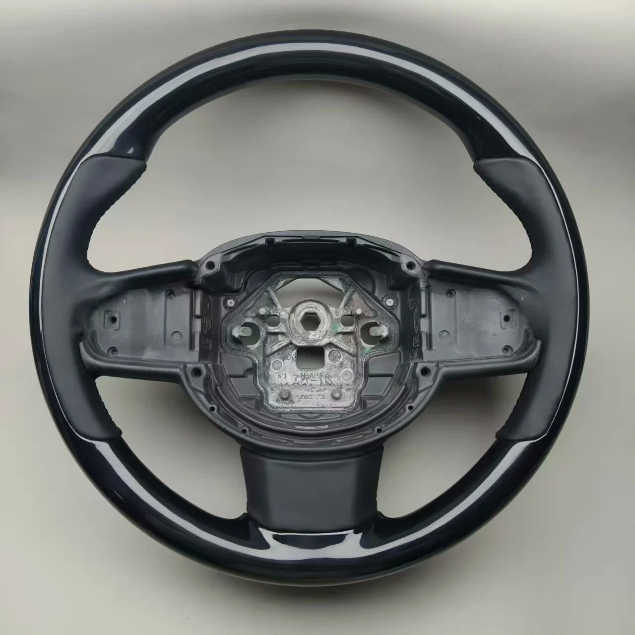 Volante genuíno da Volvo com acabamento em madeira para XC90, XC60 e S90 – Base OEM de alta qualidade, com padrão de madeira e couro personalizáveis
