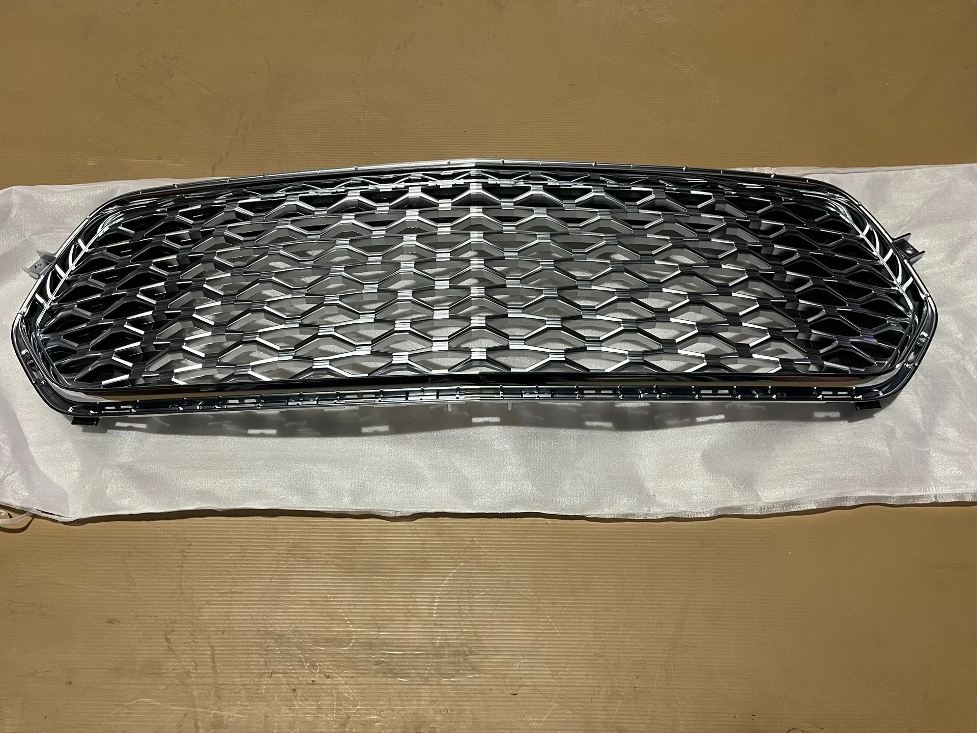 2015–2018 Ford Taurus Limited Edition Honeycomb Grille – Brand New, Factory Sealed