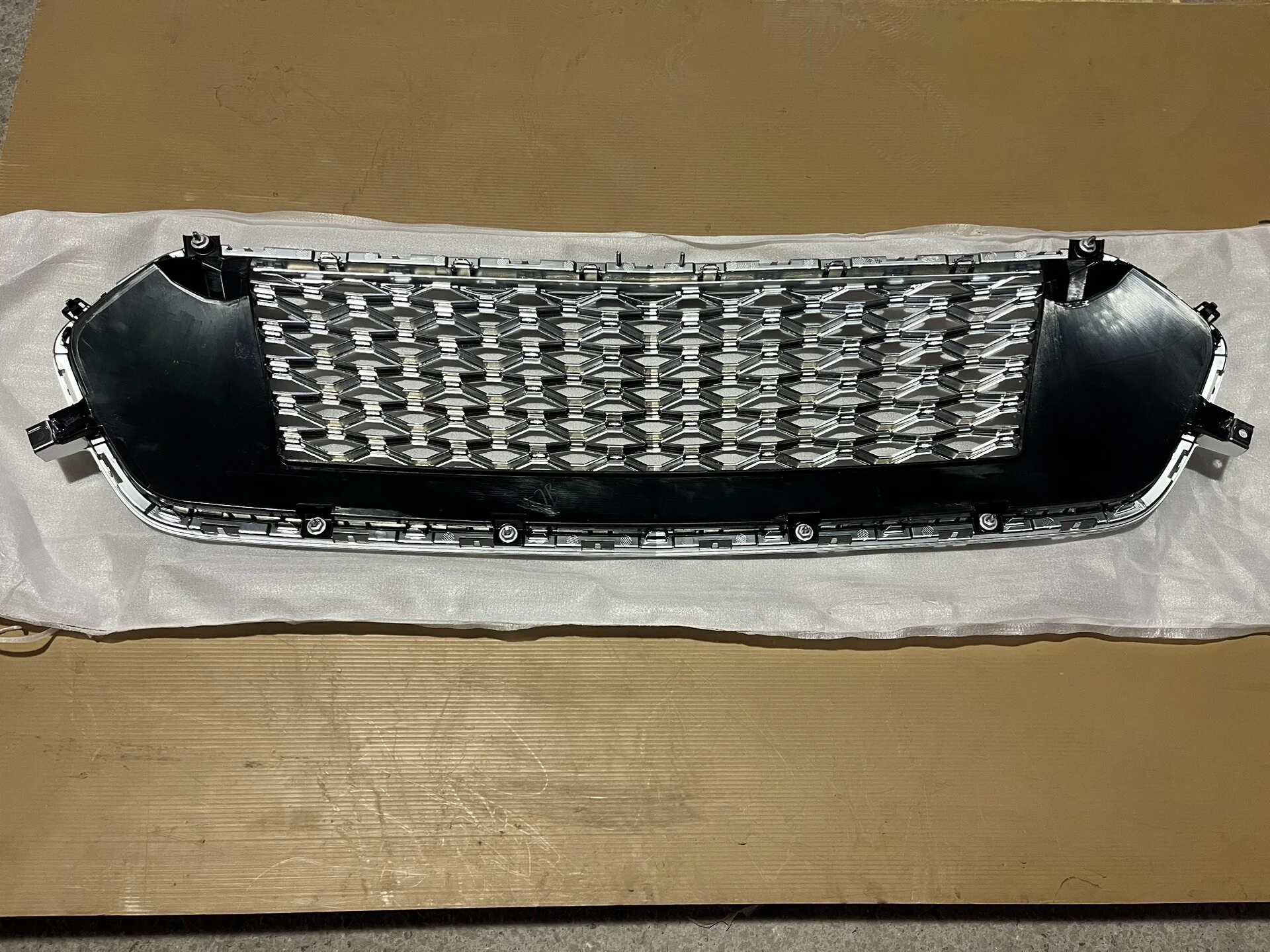 2015–2018 Ford Taurus Limited Edition Honeycomb Grille – Brand New, Factory Sealed