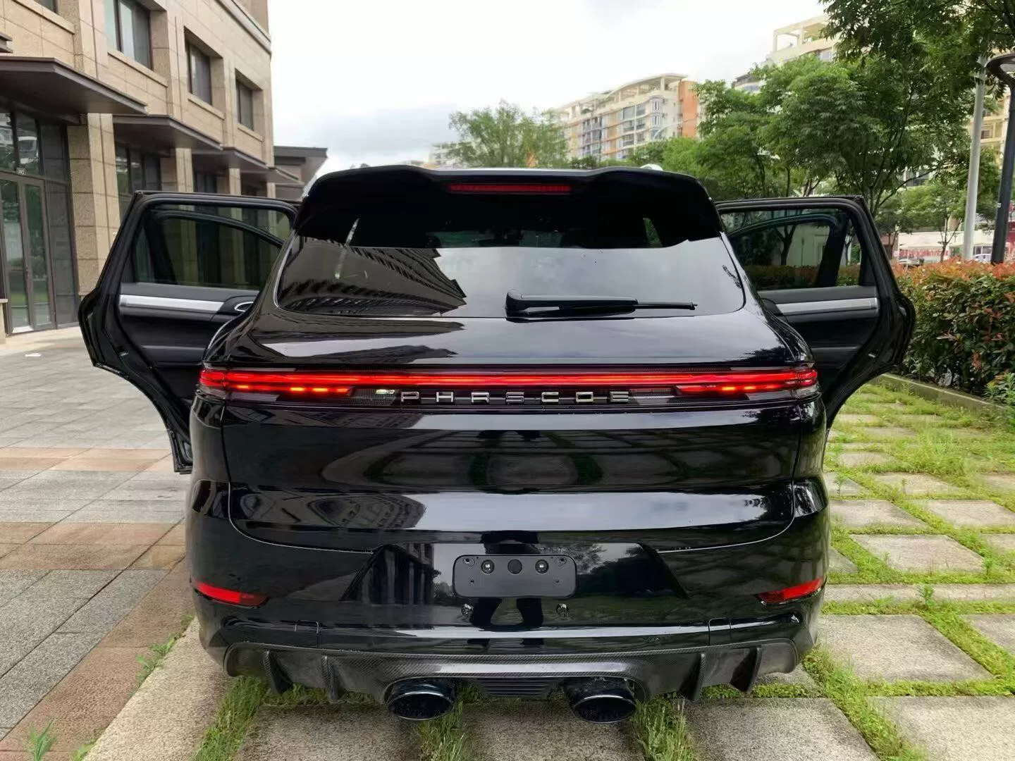 Kit de restyling para Porsche Cayenne 2011-2017 – Paragolpes delantero y trasero estilo 2015, luces traseras LED de ancho completo, sistema de escape de salida central