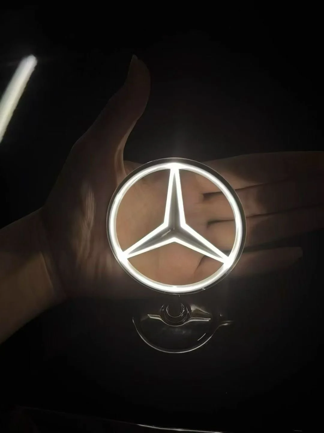 Emblema iluminado do capô da Mercedes-Benz – Emblema LED plug-and-play para iluminação automática ao ligar