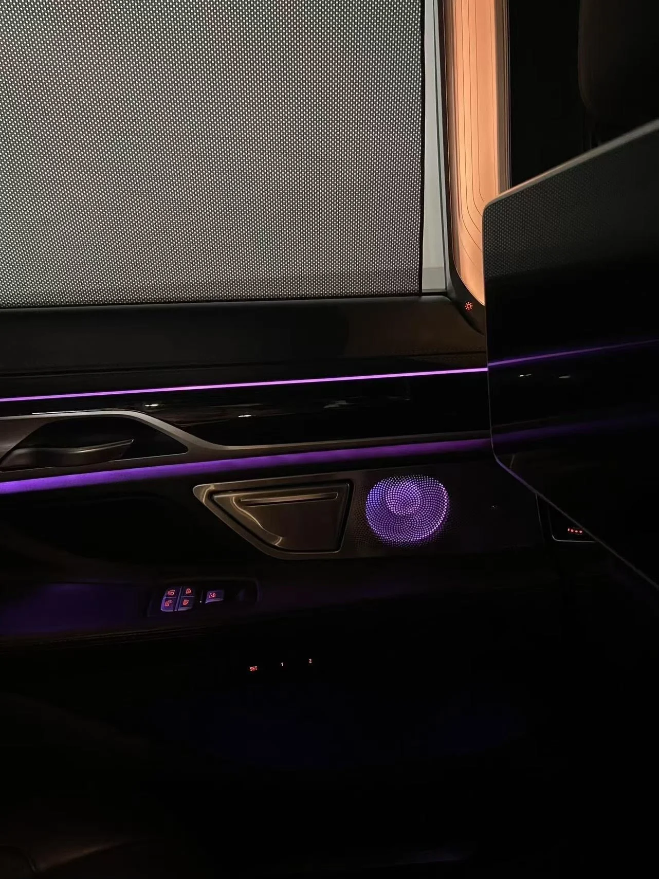 Kit de luz ambiental para la rejilla del altavoz iluminada del BMW Serie 7 G12 – Sincronización de color compatible con fábrica