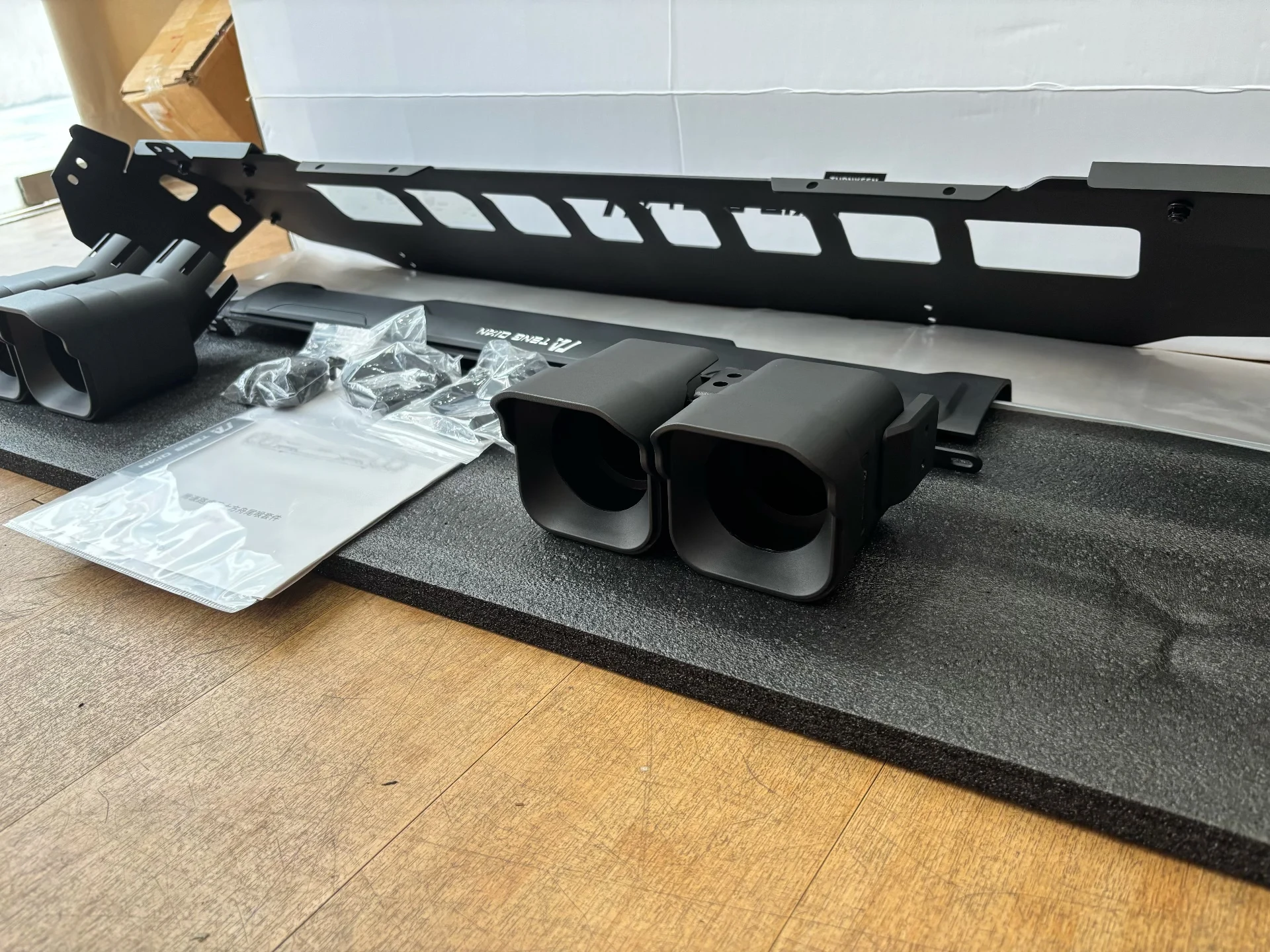 ZBLD Quad-Tip Exhaust Tip Kit for Land Rover Defender 90 / 110 / 130 (Excludes 5.0L Supercharged)