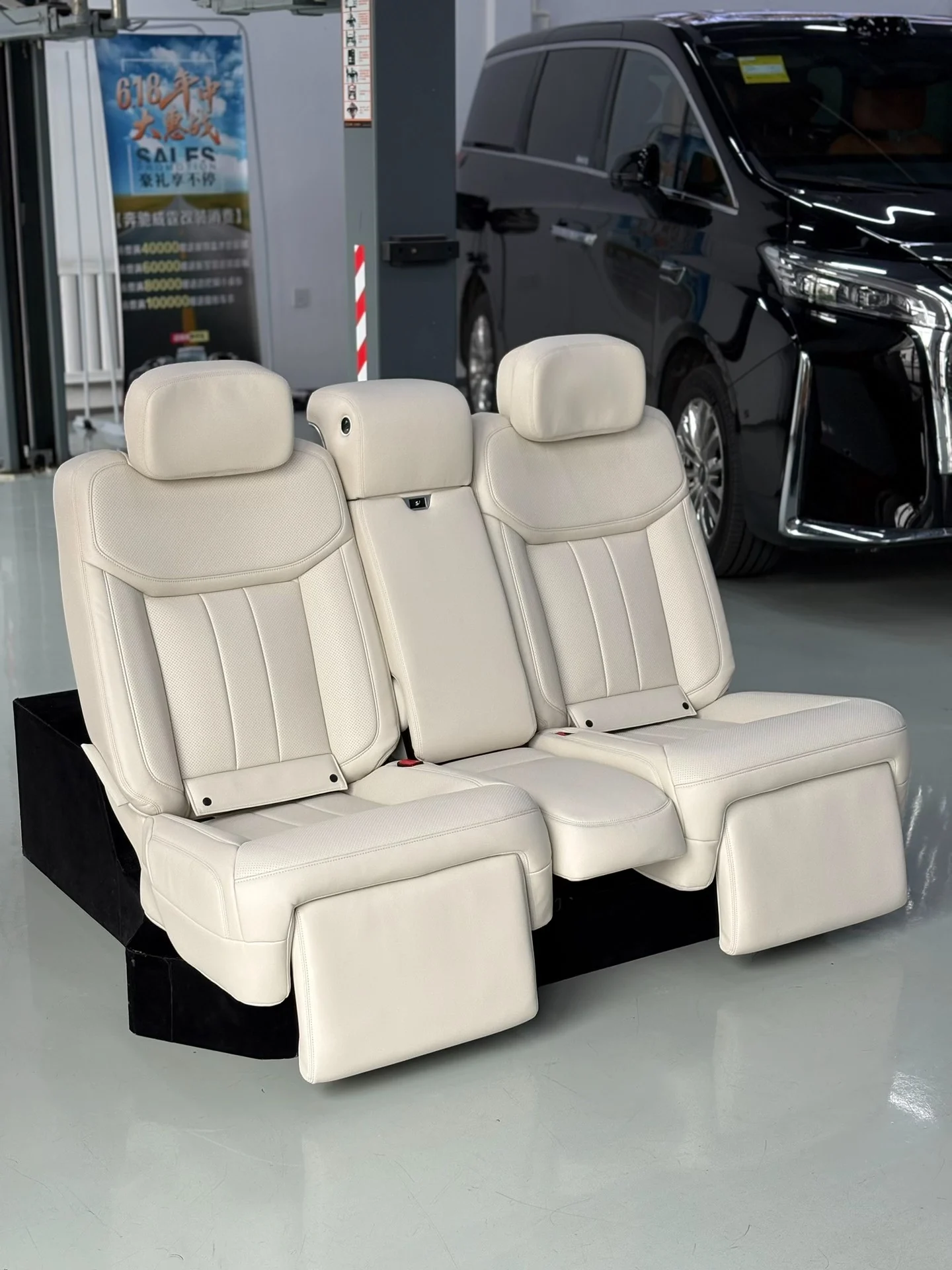 2023-2026 Land Rover Range Rover Executive 5-to-4 Seat Conversion Kit