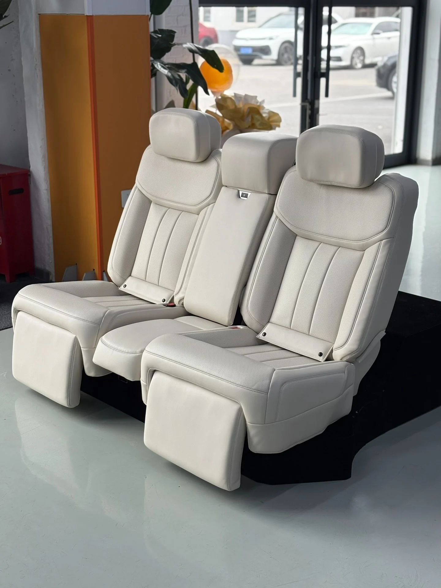 2023-2026 Land Rover Range Rover Executive 5-to-4 Seat Conversion Kit