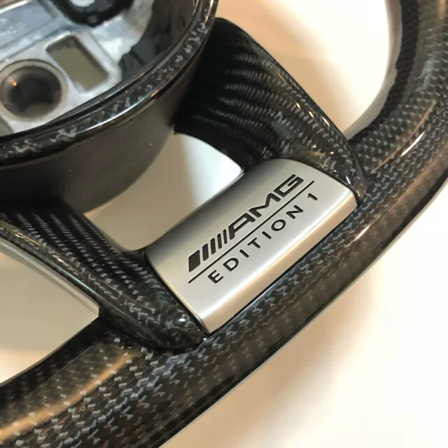 Capa de volante em fibra de carbono para Mercedes-Benz C63 / CLA45 / A45 / Classe E
