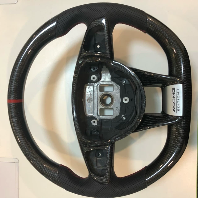Capa de volante em fibra de carbono para Mercedes-Benz C63 / CLA45 / A45 / Classe E